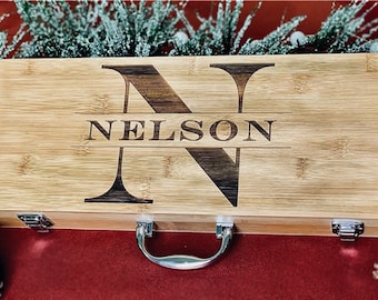 Juego de barbacoa personalizado, caja de bambú con utensilios cromados, regalo para padrinos de boda