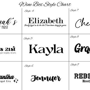 K&ouml;nnte beinhalten: Ein Diagramm mit neun verschiedenen Stilen f&uuml;r personalisierte Weinkisten. Jeder Stil zeigt eine andere Schriftart und ein anderes Design, mit Beispielen f&uuml;r Namen wie "Hannah's", "Olivia's 21st" und "Rebecca Howdy 21".