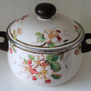 Villeroy & Boch Portobello Enamel Cooking Pot | Large Stockpot Pot with Plastic Handles | Stew Pan | Botanica Flowers | Botanical Pattern