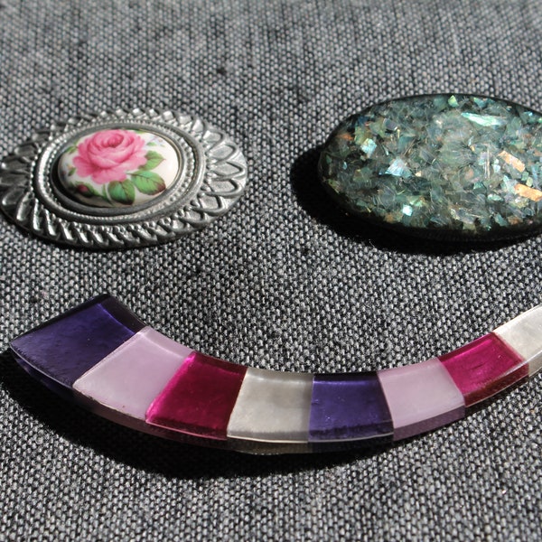 Vintage broche brooch broach porcelain medallion rose flower metal shiny large plastic speld pin oval pink purple silver