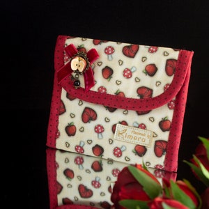 Carteira dupla em forma de cogumelo para mulher | Carteira de cogumelo Cottagecore amanita | Carteira de tecido Toadstool e maçã