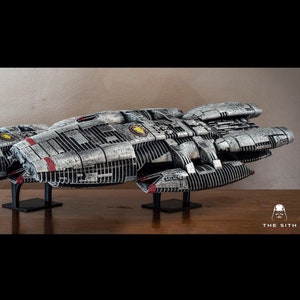 Maquette de navire détaillée Battlestar Galactica, réplique d'accessoire de vaisseau spatial, figurine de vaisseau spatial Scifi, impression 3D personnalisée, figurines imprimées en 3D