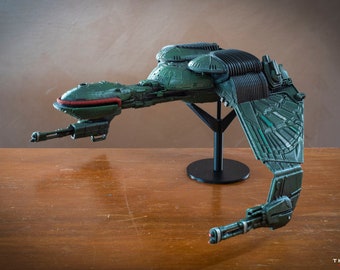 Modello di nave ad alto dettaglio di Bird of Prey, figura replica dell'astronave, statuetta di astronave Scifi, figure stampate in 3d, nave cattiva, nave aliena