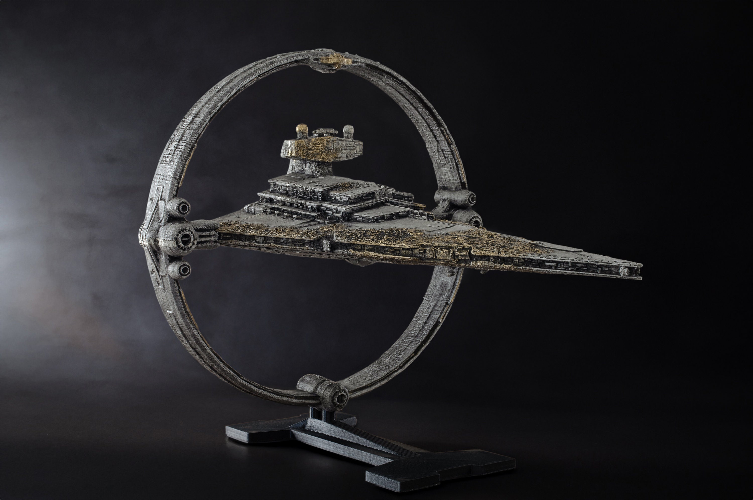 Grande maquette du vaisseau impérial Star Wars