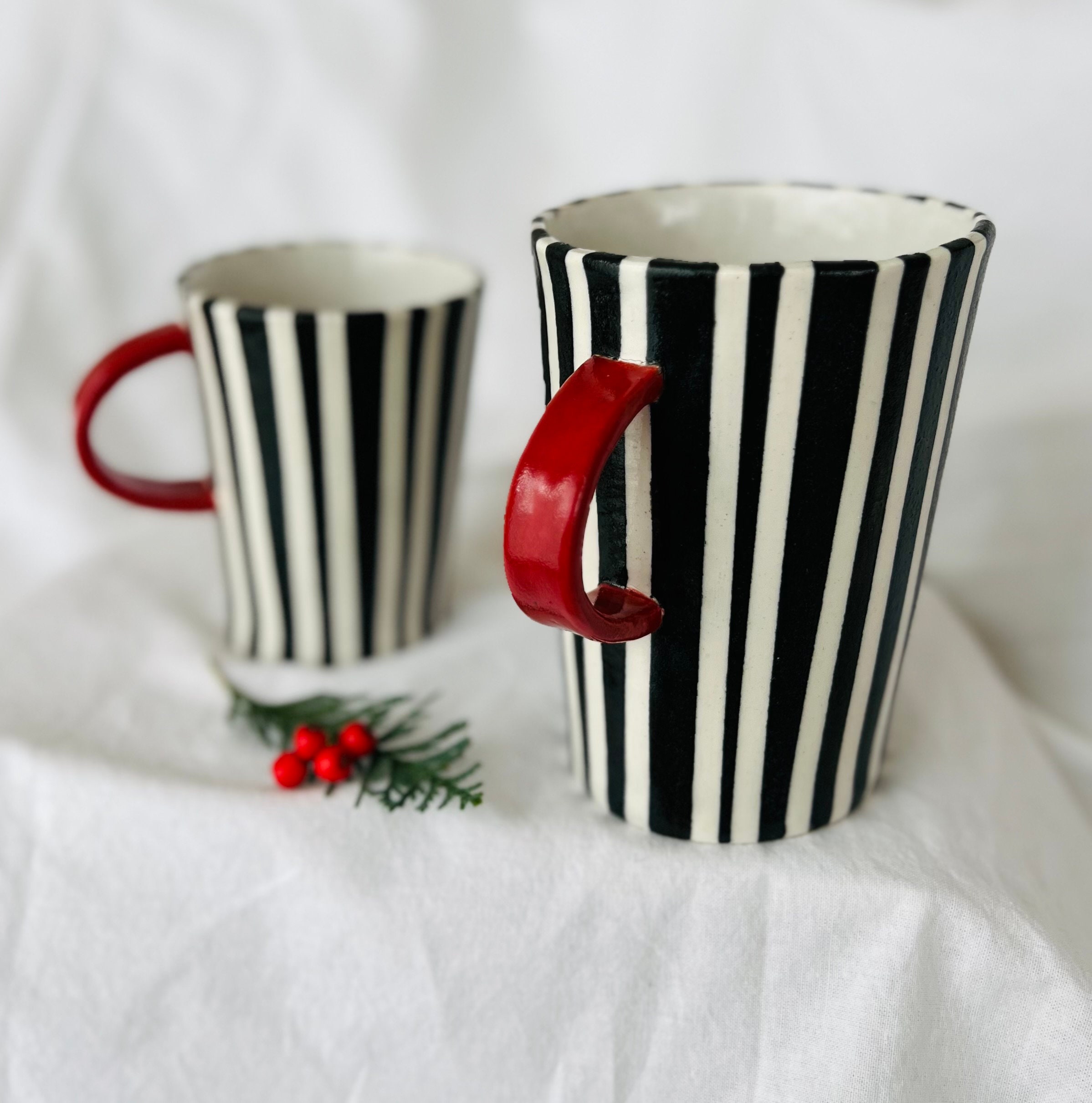 Schwarz gestreifte tasse