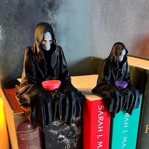 Suriel Fantasy-inspirierte Umhang-Figur mit Schädel | Geisterhafte Teehalter | Mystisches Bücherregal-Accessoire