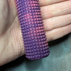 Heat Reactive Sensory Fidget Toy with Spiky Texture for Tactile Stimulation, Colour Changing Fidget