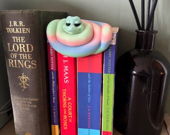 Snake Shelf Sitter Decor, Cute Fantasy Creature for Bookshelves, Whimsical Sitting Snake Gift for Readers and Cozy Spaces