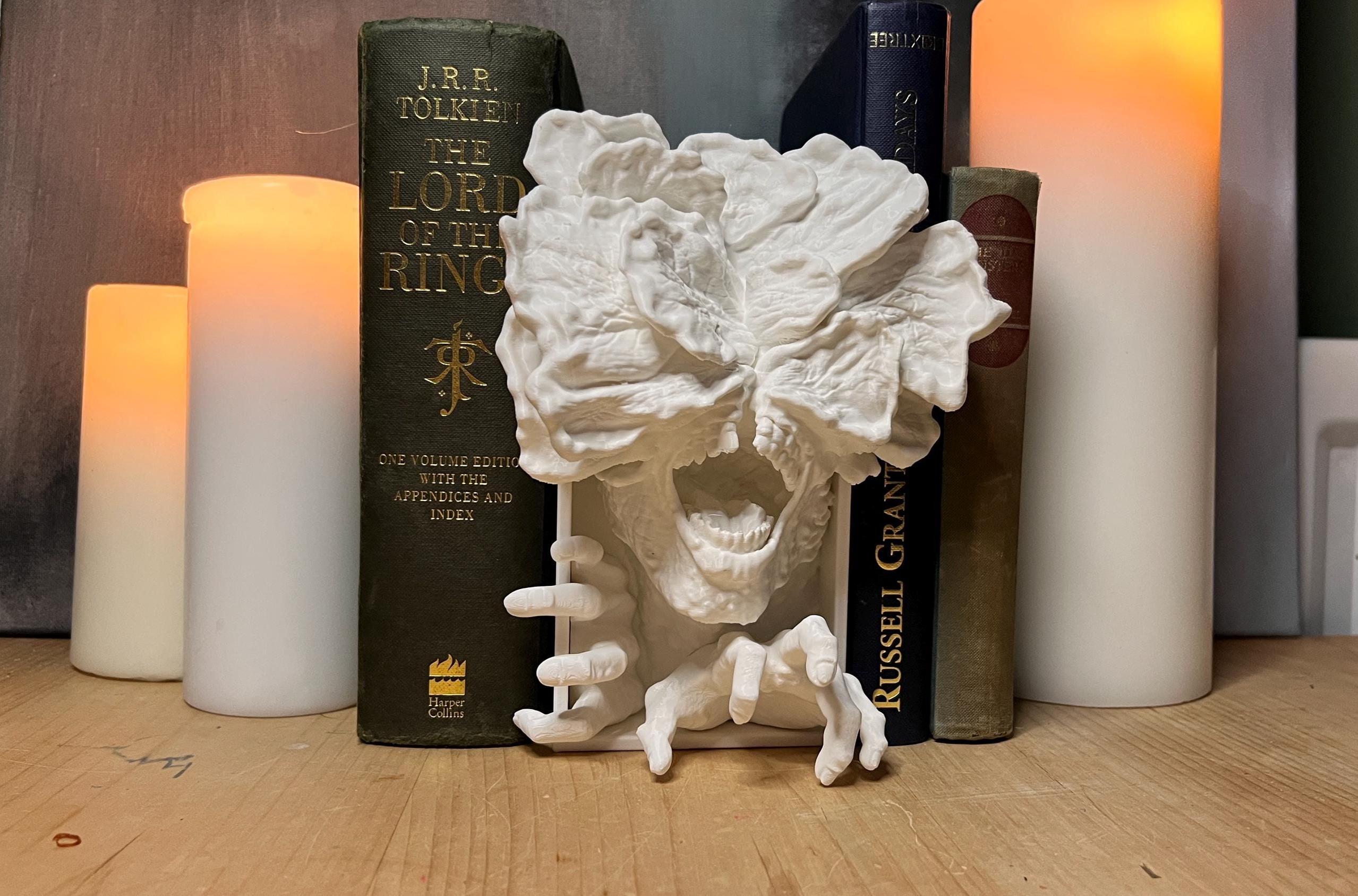 Clicker Bookend: TLOU Inspired 3D Printed Horror Decor