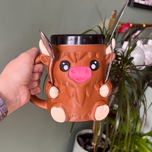 Niedliche Highland Kuh Eis Becher mit Leckerli Löffel Schlitzen - Lustige 3D Kuh Tasse für Dessert, Snacks, Pints, Süßigkeiten