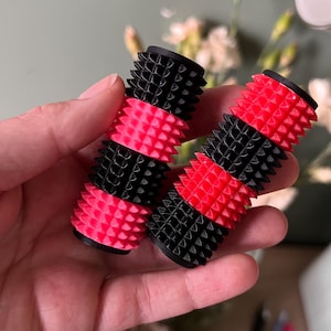 Snurrande sensorisk stimuleringsrulle: Taktil fidgetleksak med pyramidtextur