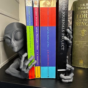 Alien Bookend Set: Sci-Fi Bookshelf Decor