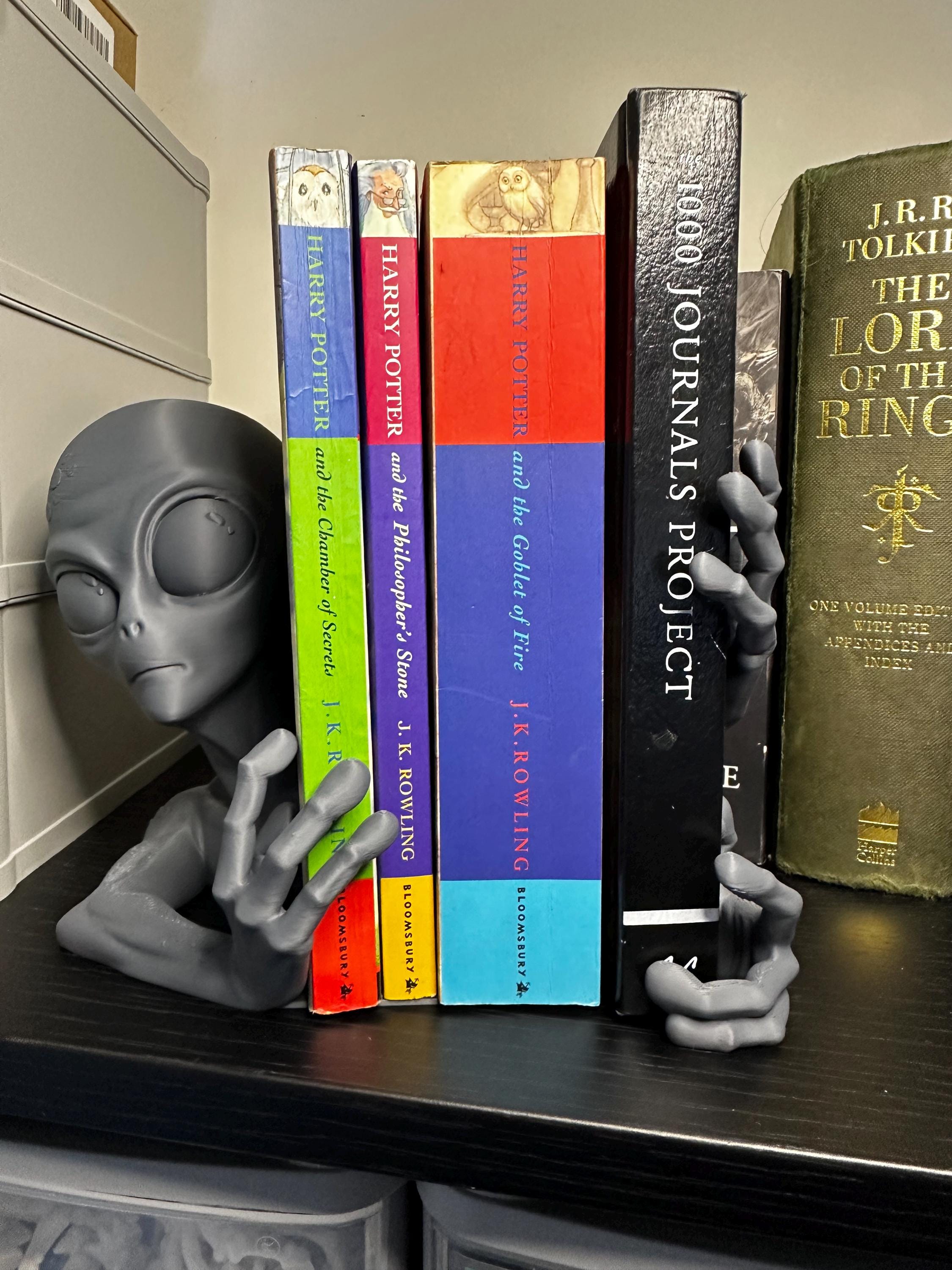 Alien Bookends | Sci Fi Bookshelf Decor, Modern Geek Shelf Bookend - Etsy