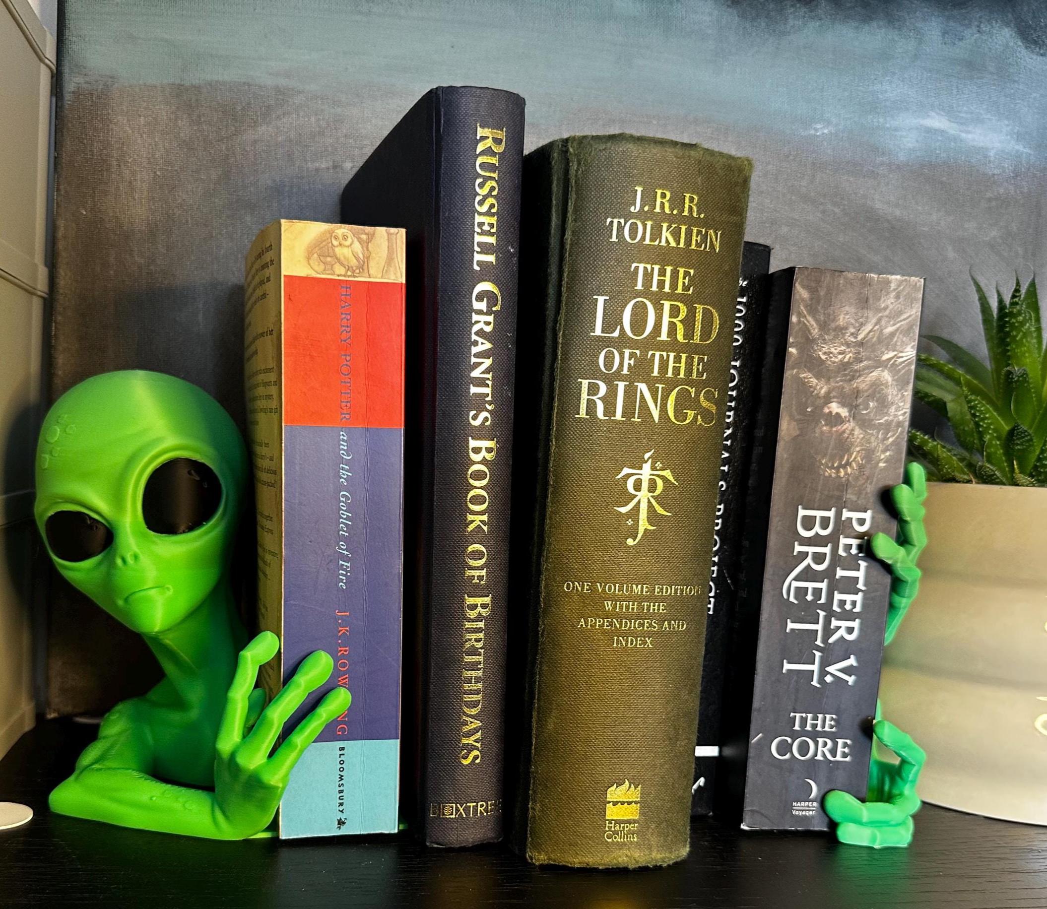 Green Alien Bookends | Sci Fi Extraterrestrial Shelf Decor | Geek Decor ...