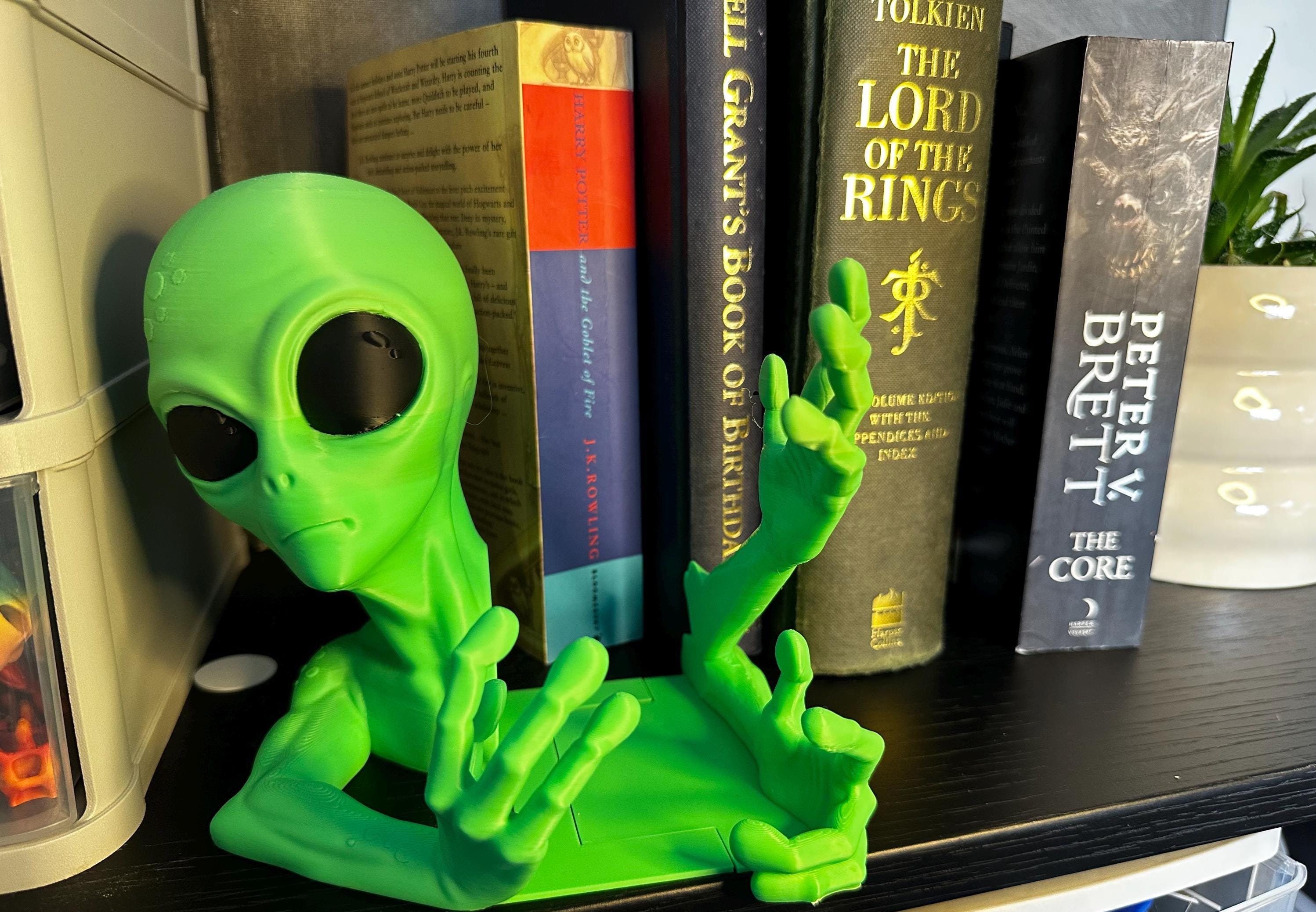 Green Alien Bookends | Sci Fi Extraterrestrial Shelf Decor | Geek Decor ...