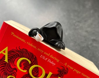 Zakładka do książki Suriel Tea SquishMarks, zakładka do książki z motywem fantasy i stworzeń z kapturem