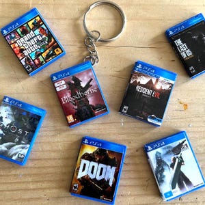 Miniature PS4 Keyring - Choose ANY Game, Gaming Bag Charm Gift for Gamers, Gaming Keychain