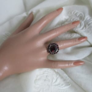 Gold ring with garnet gemstones