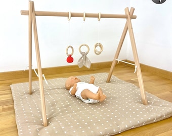 “Gazzella” play gym in beech + hanging games + padded carpet