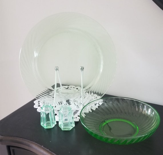 Vintage Green Depression Glass 10 5 Serving Plate Bowl And Salt Pepper Swirl Pattern