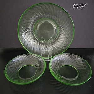 Vintage Federal Glass Uranium Serving Bowl and Dessert Bowls/Swirl Pattern