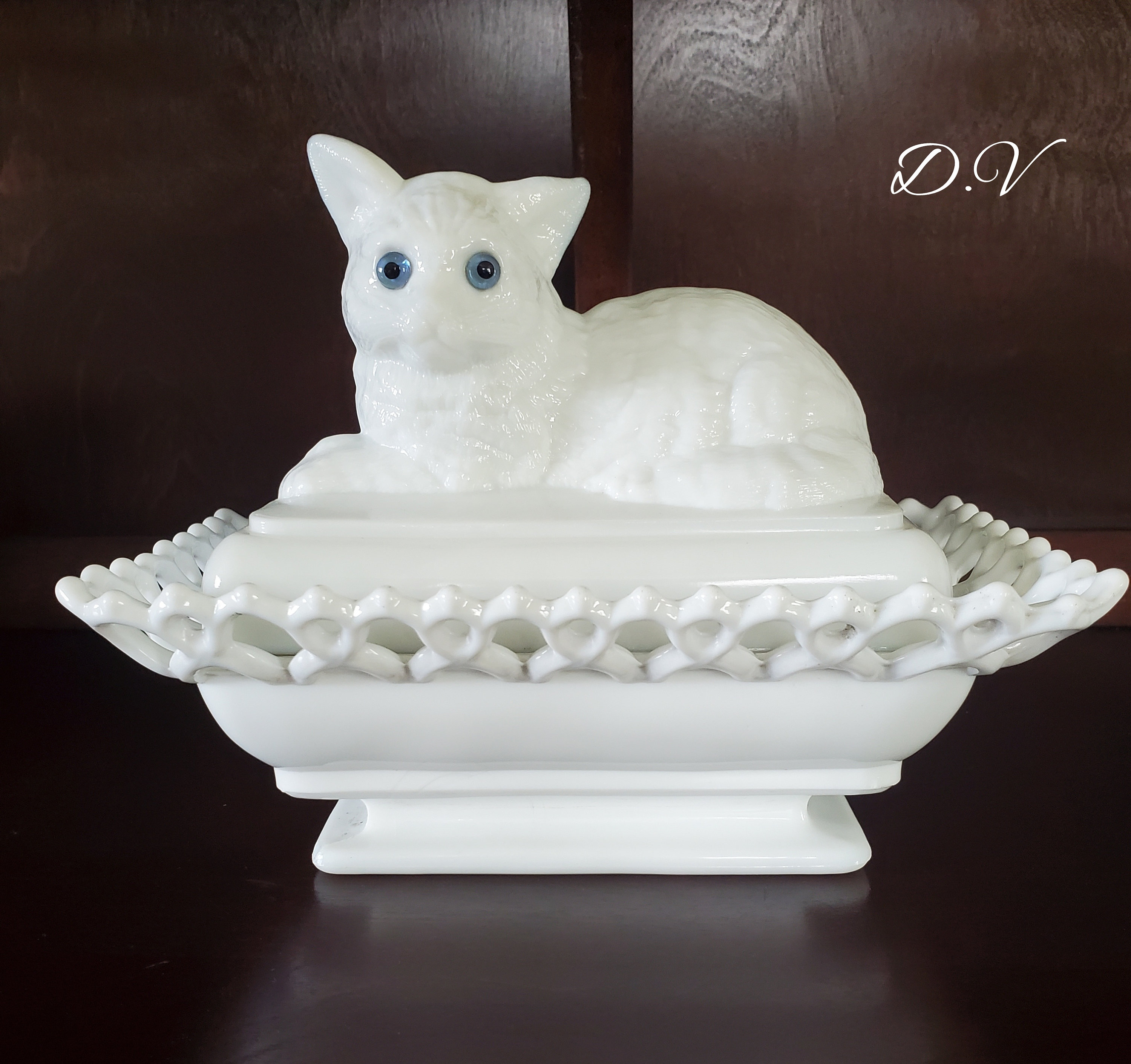 アンティーク】猫のミルクガラスキャンディディッシュ Cat on nest