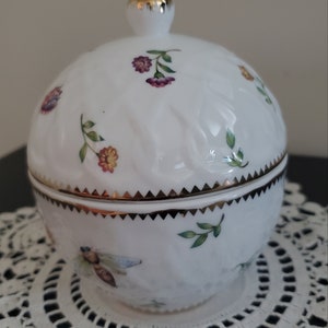 I.Godinger Lidded Trinket or Jewelry Box with Flowers, Dragon Fly and Gold Trim
