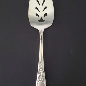 Vintage Wm. Rogers International Silver Cake Server &quot; Burgundy&quot;/&quot;Champagne&quot; Pattern