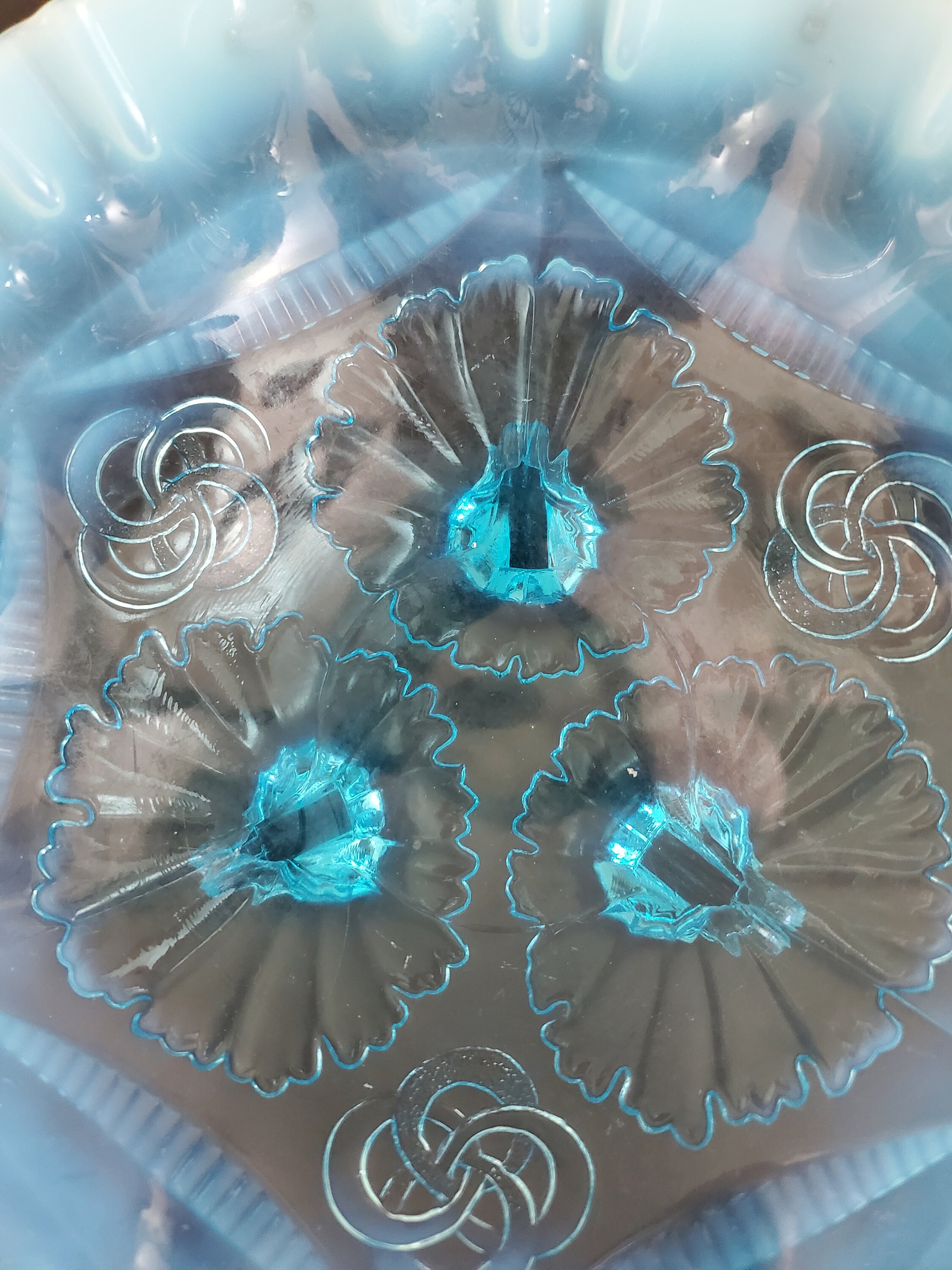 フェントン ブルーボウル Vintage Fenton Blue Opalescent Three Footed Bowl - Etsy