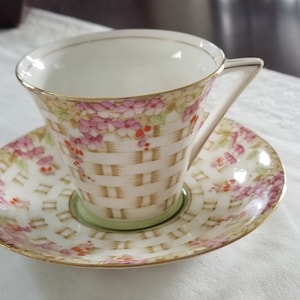 Royal Standard Tea Cup and Saucer &quot;Dutchess&quot; Basketweave Pattern