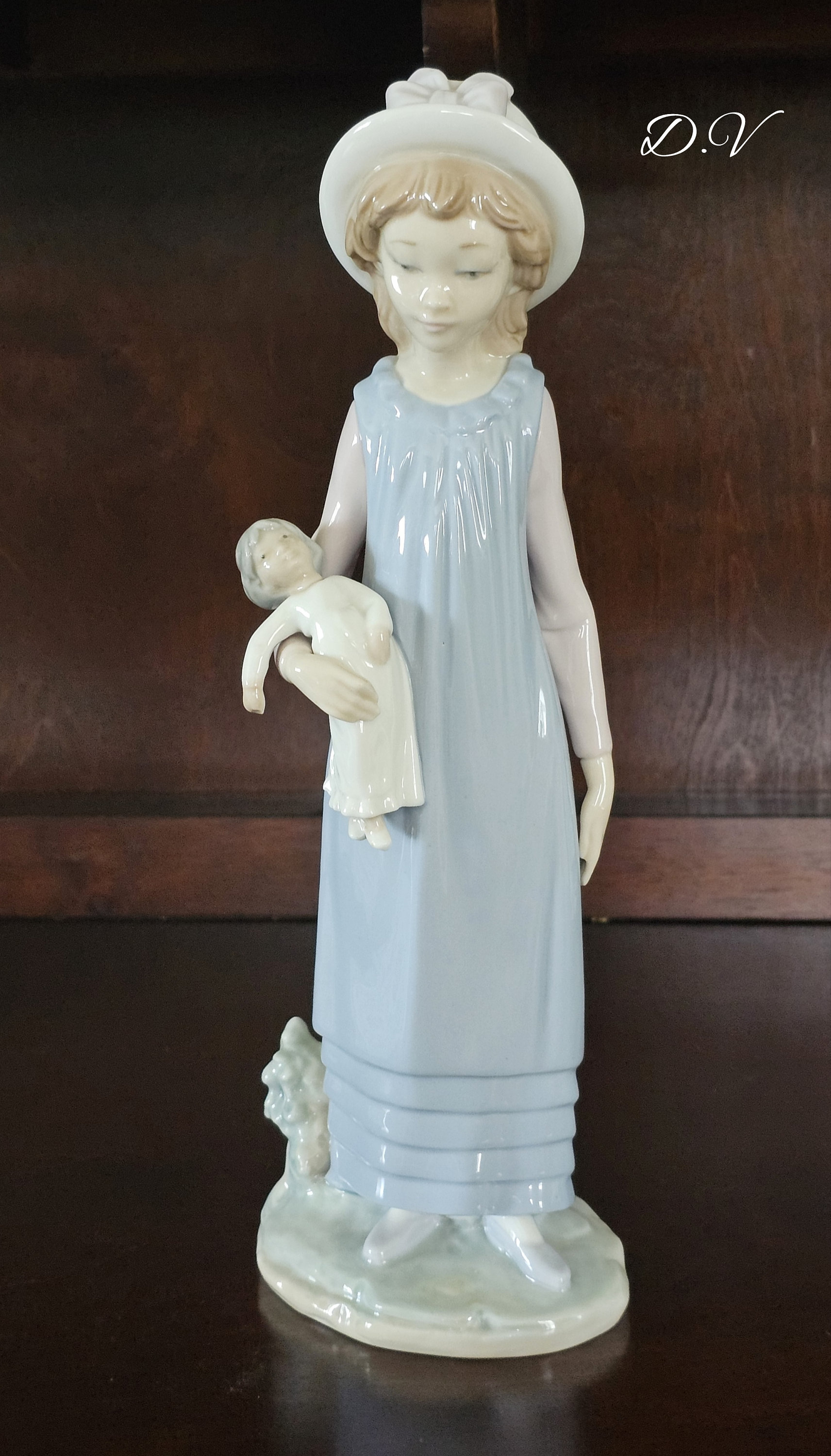 Lladro Porcelain Figurine 