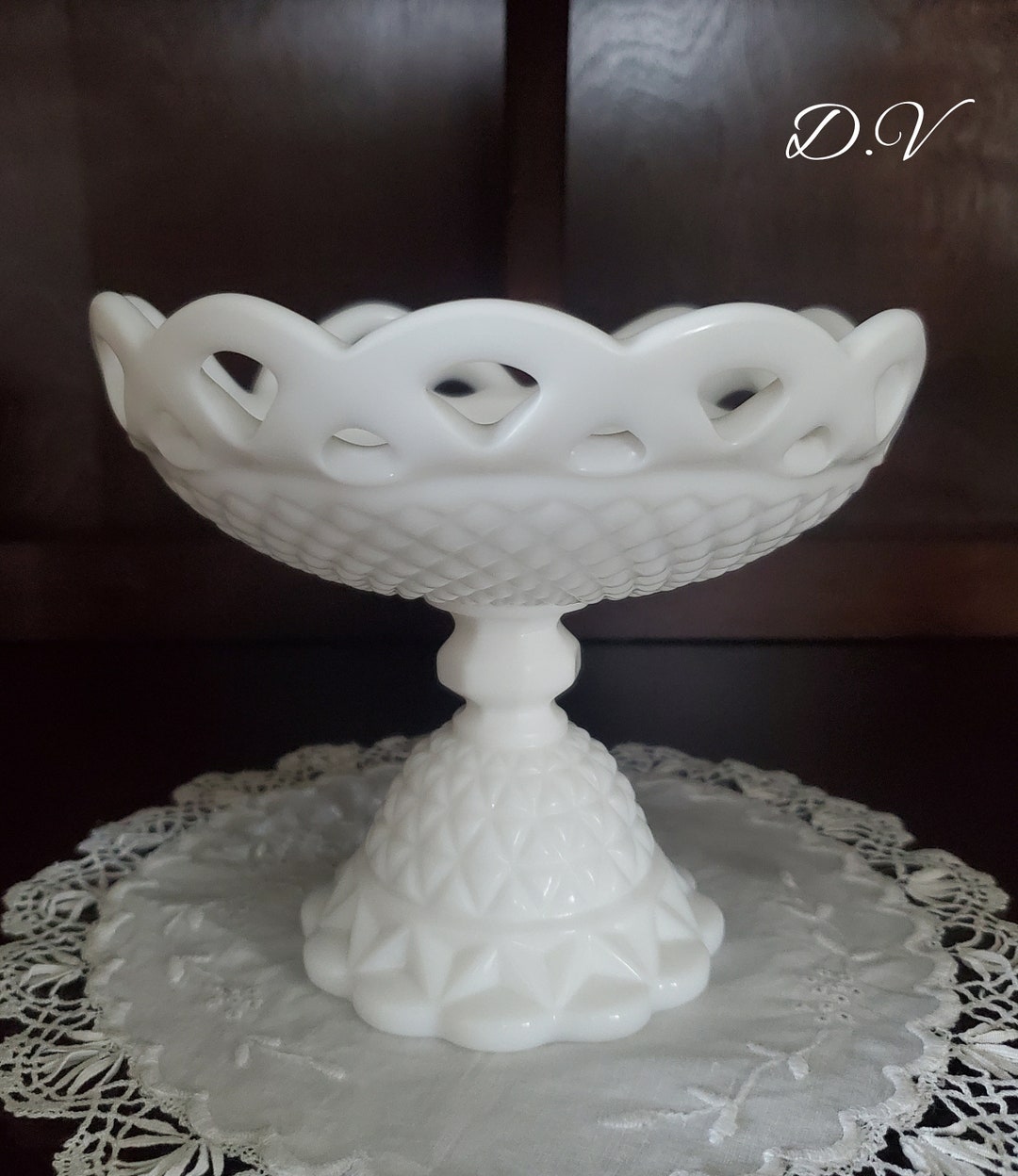 ダイヤモンドポイントの脚付きコンポート付きヴィンテージインペリアル