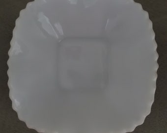 ヴィンテージのダイヤモンド柄スクエアミルクガラスボウル（フリル付き