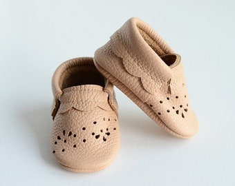 Real Leather Beige Belle Handmade Soft Baby Moccasins, Newborn Moccs, Soft Soles, Baby First Shoes, Baby Shower Gift