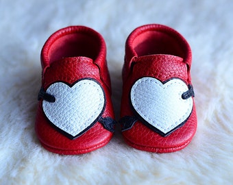 Red Valentines Day Soft Leather Baby First Shoes, Handmade Heart and Arrow Moccasins, Baby Booties, Soft Soles, Newborn Gift
