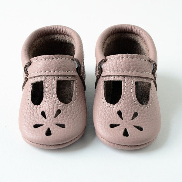 Echt leer Dusky Pink baby zachte schoenen, toermalijn handgemaakte mocassins, zachte zolen, sandaal stijl baby eerste schoenen, baby shower cadeau