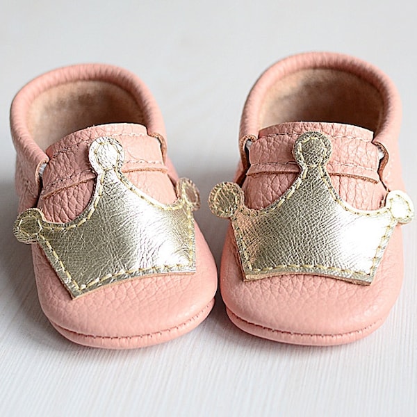 READY TO SHIP** 3-6 Months Princess Crown Soft Baby Shoes, Real Leather Handmade Pink Moccasins, Soft Soles, Baby Shower Newborn Gift