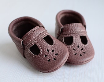 Mauve Soft Leather Baby Shoes, Handmade Moccasins, Unisex Booties, Baby First Shoes, Soft Soles, Baby Shower Gift