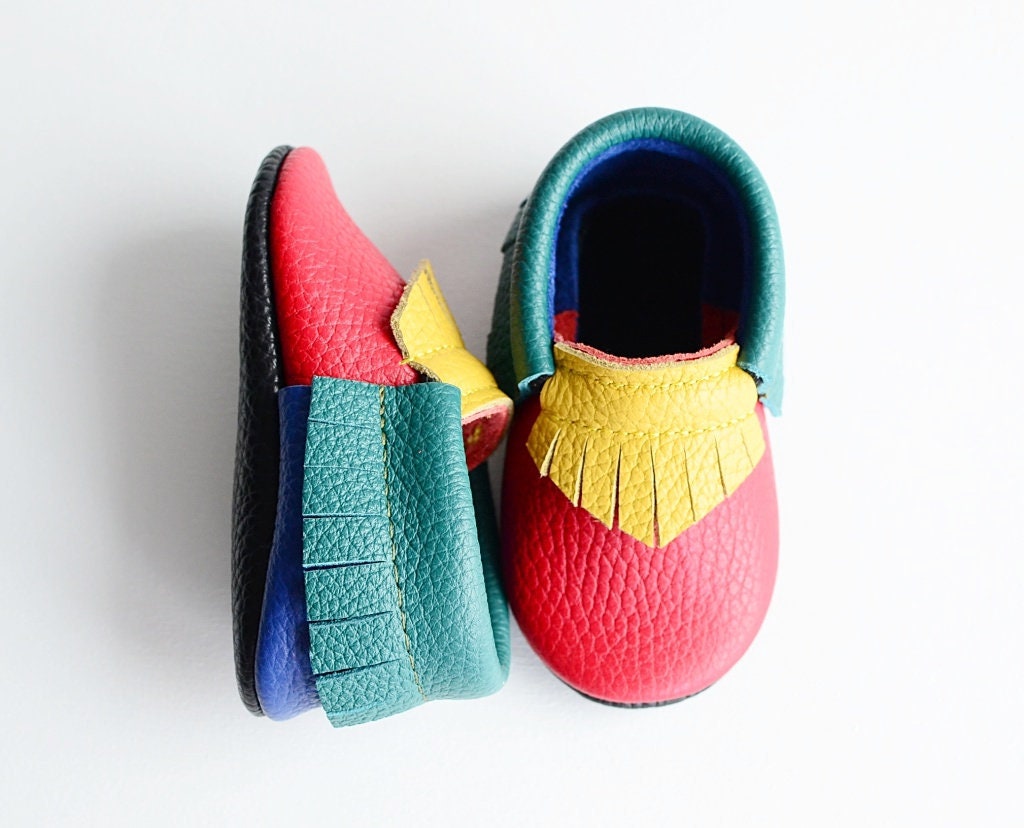  Calcetines de natación para niñas y niños, zapatos  antideslizantes para bebés y niños, zapatos de dibujos animados, zapatos de  agua para bebés y niños pequeños (amarillo, 5-6 años) : Ropa, Zapatos