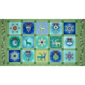 Puede incluir: Una tela verde con un patrón repetido de cuadrados azules y verdes. Cada cuadrado presenta un diseño navideño diferente, incluyendo copos de nieve, renos y adornos.