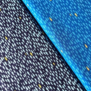 Patchworkstof met vissen van Michael Miller, On the Wave, in twee kleuren.