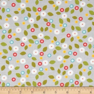 Könnte beinhalten: Ein grauer Stoff mit einem sich wiederholenden Muster aus weißen Blüten, grünen Blättern und kleinen roten, gelben und blauen Kreisen.