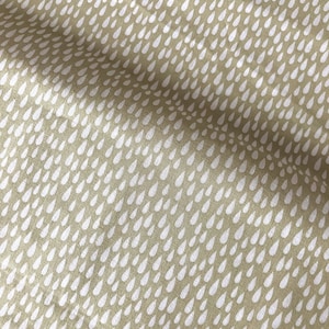 Patchworkstoff mit Regentropfen von Robert Kaufman, hellbeige