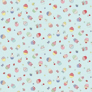 Könnte beinhalten: Ein nahtloses Muster mit verschiedenen pastellfarbenen Cupcakes mit unterschiedlichen Toppings auf hellblauem Hintergrund mit weißen Punkten.