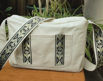 Schultertasche in beige