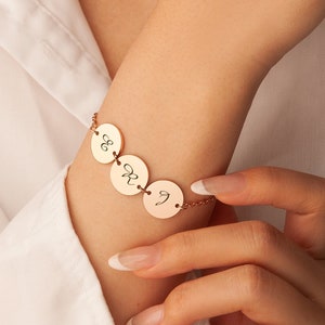 Dainty Initial Bracelet - Kids Initial Bracelet Mom Gift - Multi Initials Disc Bracelet Family Bracelet Family Gifts for Grandma
