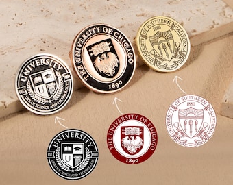 Pin personalizado con el logo de la universidad - Pin de graduación - Pin redondo con el emblema de la universidad grabado para birrete o toga de graduación - Regalos de graduación universitaria