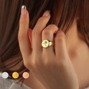 Birthday Flower Ring Gift For Mom - Signet Ring Gold - Custom Birth Flower Signet Ring - Statement Ring - Mom Birthday Gift From Daughter
