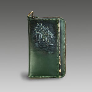 Cartera de piel con forma de serpiente esmeralda. Cartera de piel para mujer. Cartera de piel con forma de serpiente verde. Regalo hecho a mano.