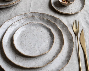 Speckled Oat Stoneware Plates